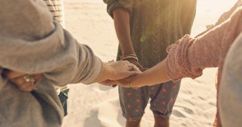 5 Ways To Support Your Friends With Encouraging Words & Actions 5 Ways To Support Your Friends With Encouraging Words & Actions